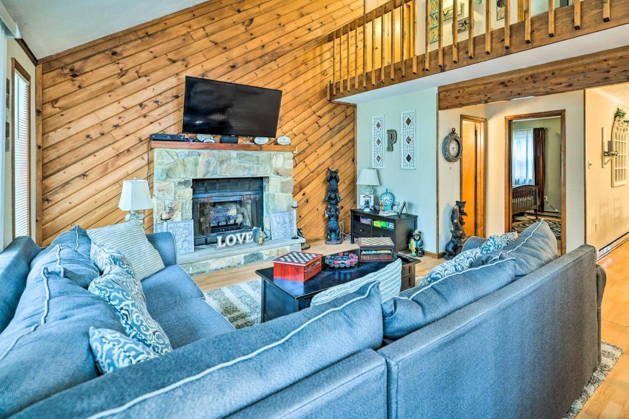Poconos Vacation Home Walk To Locust Lake! Pocono Lake Екстериор снимка