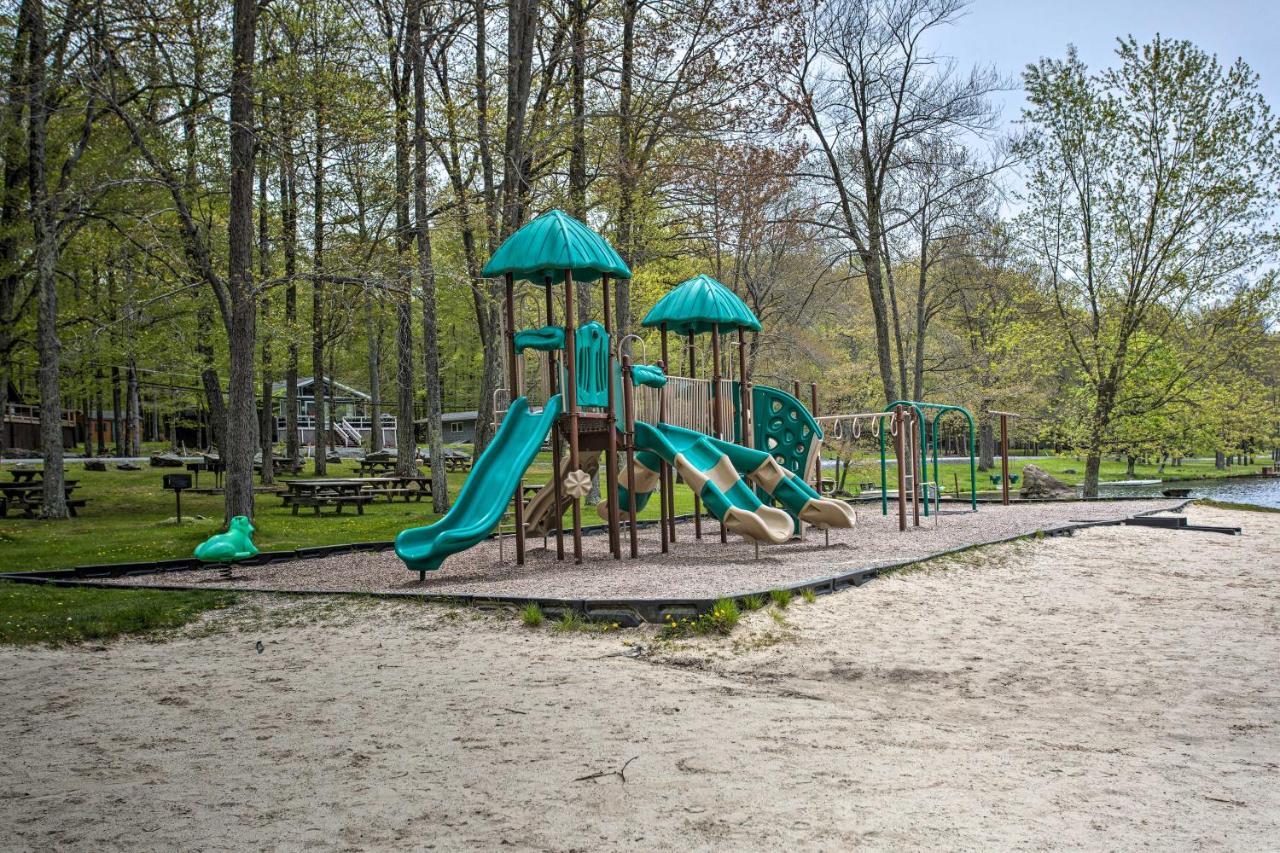 Poconos Vacation Home Walk To Locust Lake! Pocono Lake Екстериор снимка