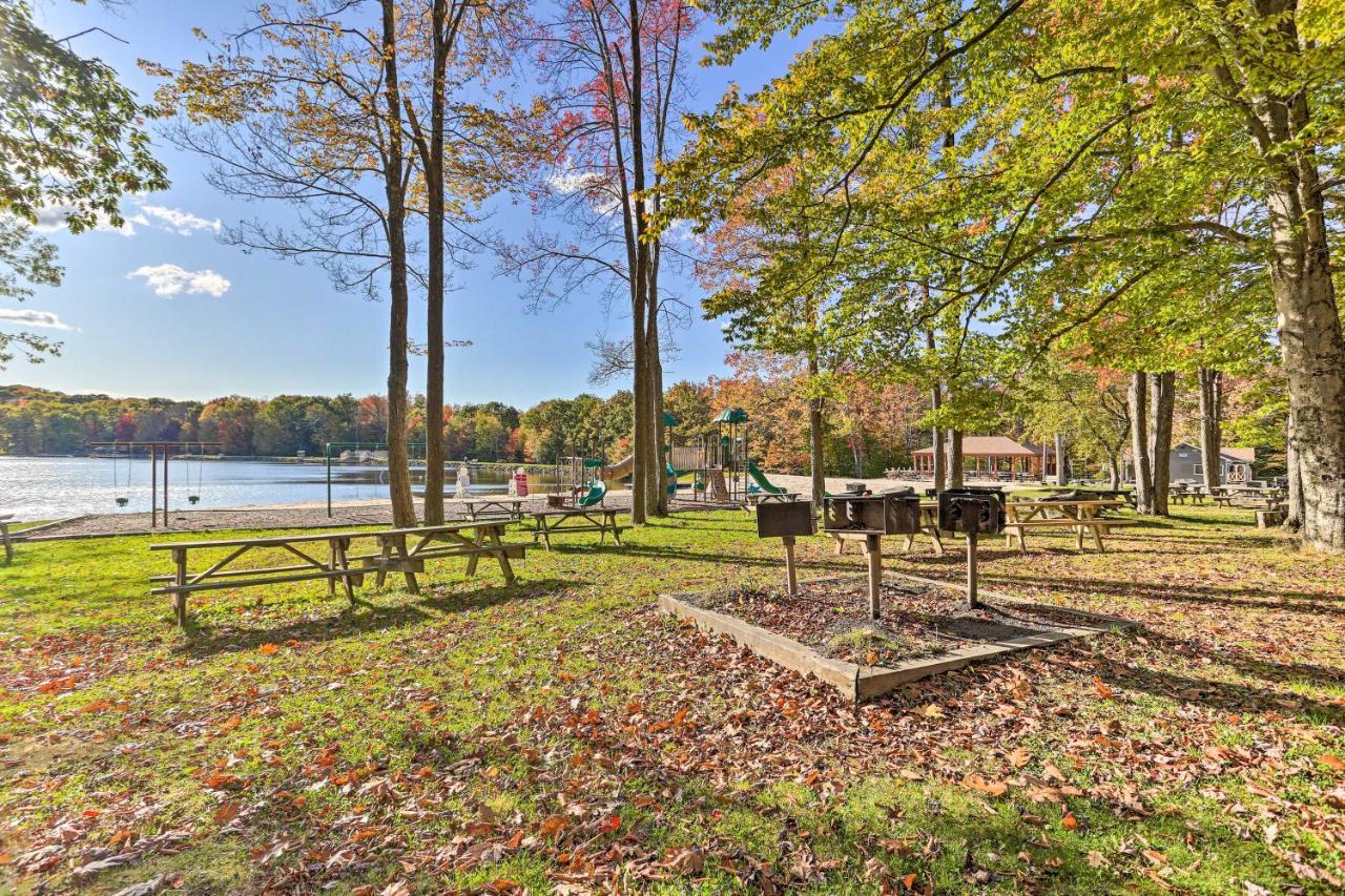 Poconos Vacation Home Walk To Locust Lake! Pocono Lake Екстериор снимка